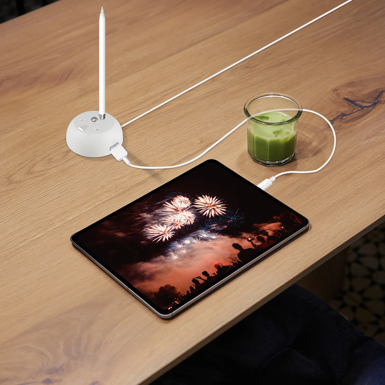 

Hot Sale Charging Dock ForApple Pencil 1st Generation Charging Adapter Pencil Holder Charging Station With USB Cable 1.2M