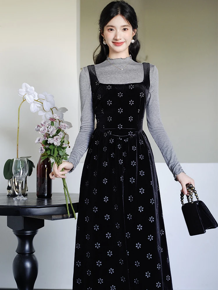 Черное бархатное платье на подтяжках с французским вырезом в стиле ретро вязаная