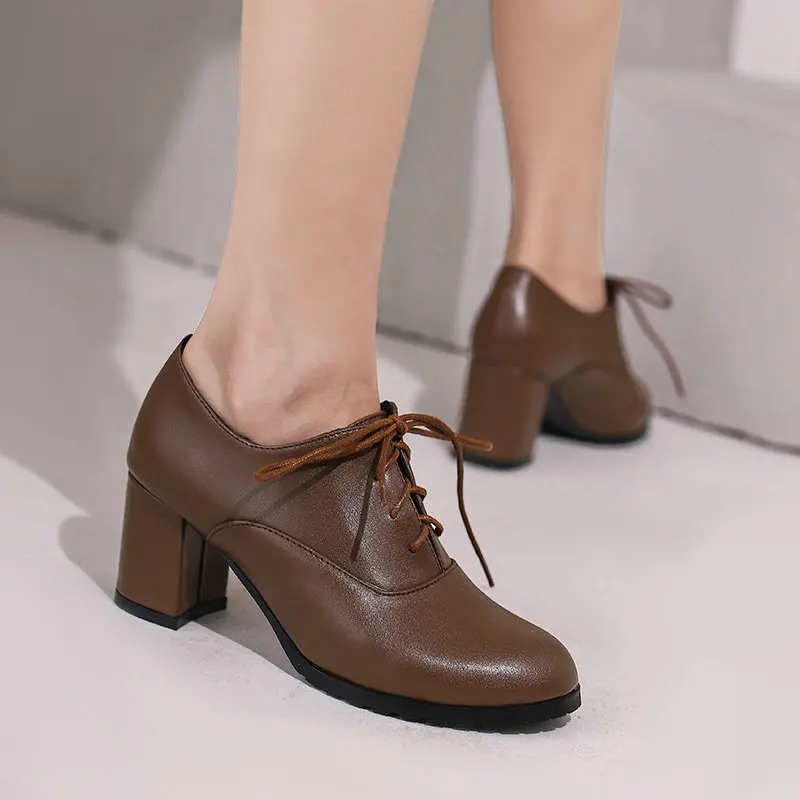 

Новинка 2023, женские офисные туфли на шнуровке, коричневого, белого, черного цветов, в британском стиле, квадратный и крупный высокий каблук, искусственная кожа, весна-осень