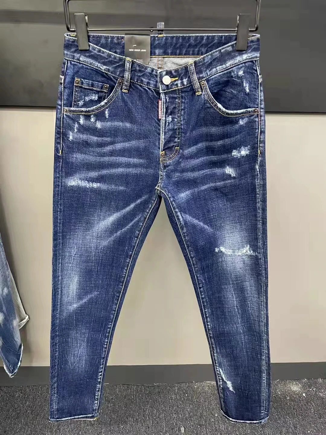 

2022 Italian Fashion Brand DSQ2 Men's Washed, Worn, Ripped, Paint-Spotted Motorcycle Jeans 078