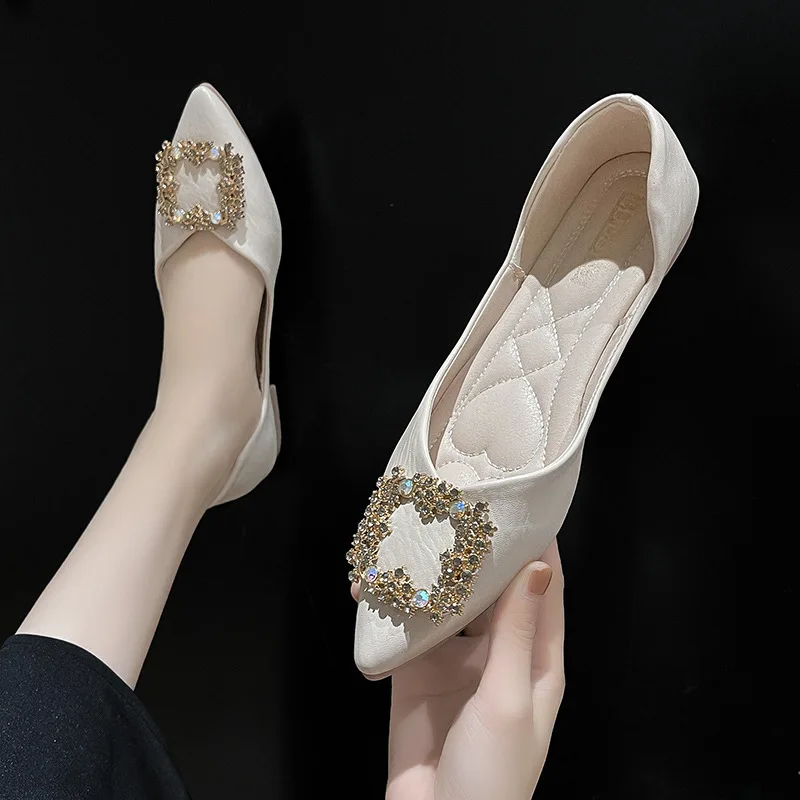 

New foot pedal low heel pointed casual shallow mouth shoes comfortable flat hollow beans shoes
