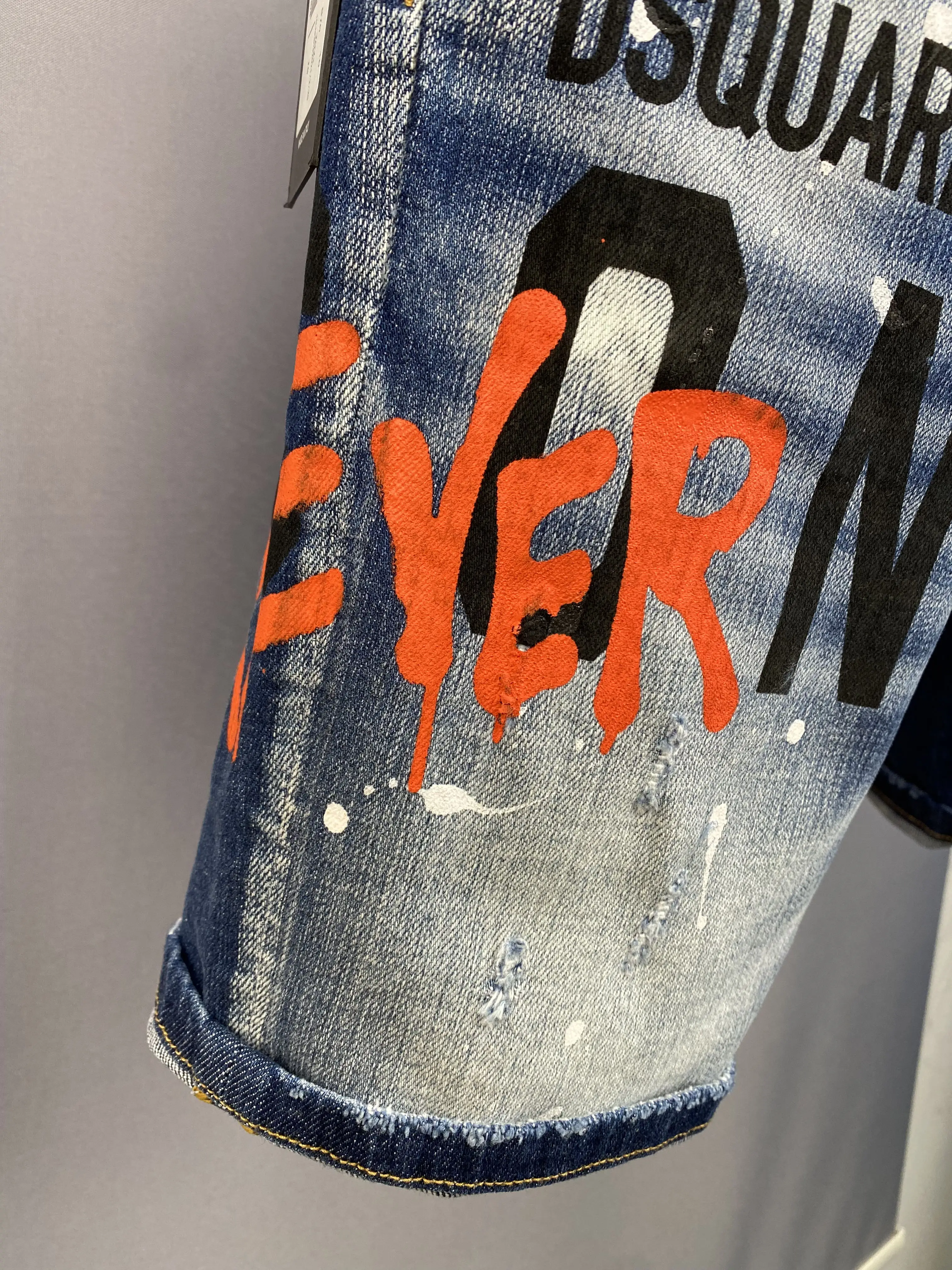 2023 Summer New D2 Denim Shorts Men's D2 Jeans Fashion Slim Fit Water Wash Hole Patch Paint Black Capris