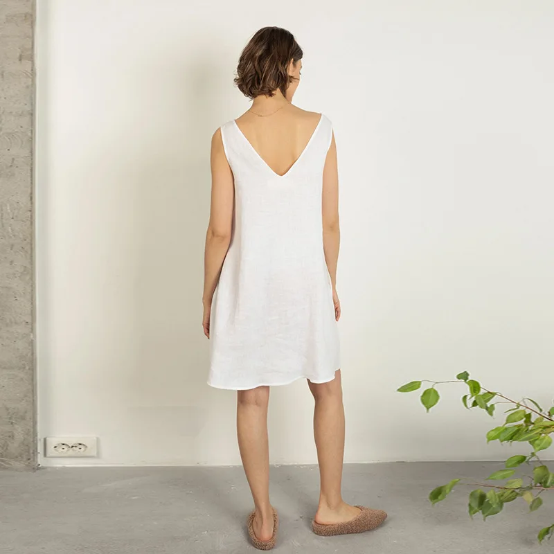 Женское льняное платье-майка с V-образным вырезом и карманами