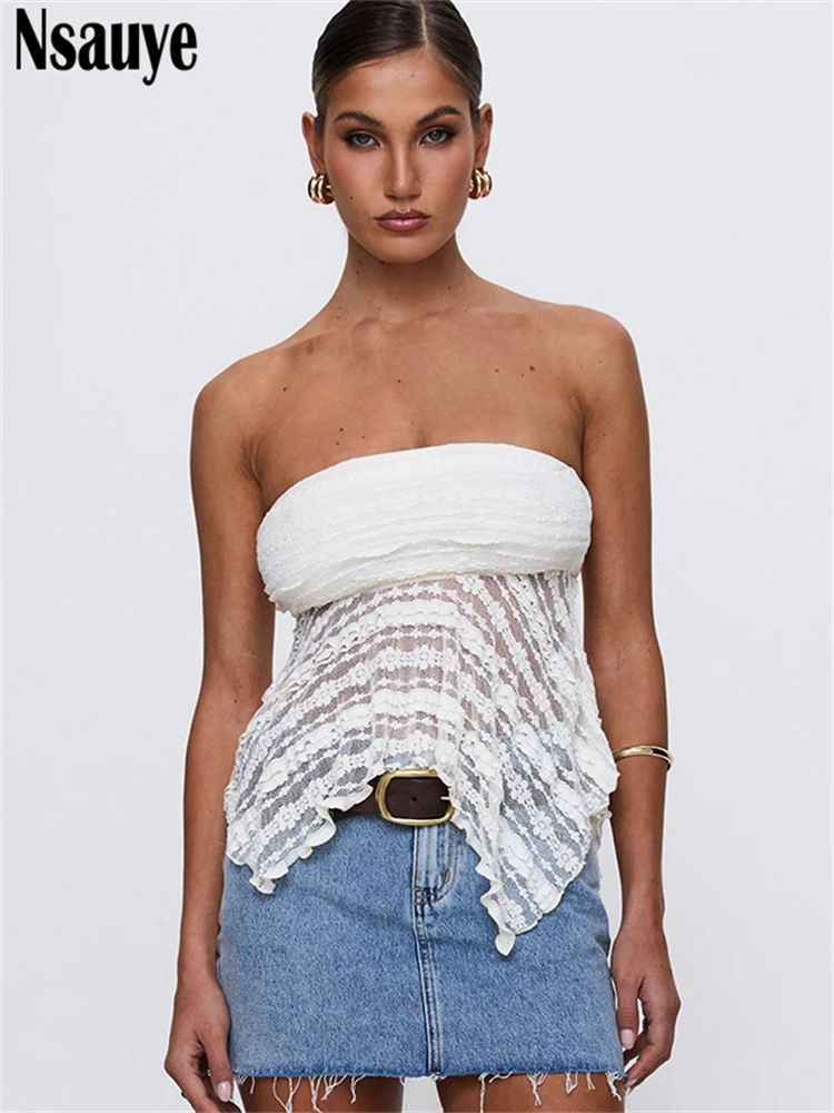 Кружевной укороченный топ без бретелек с открытыми плечами