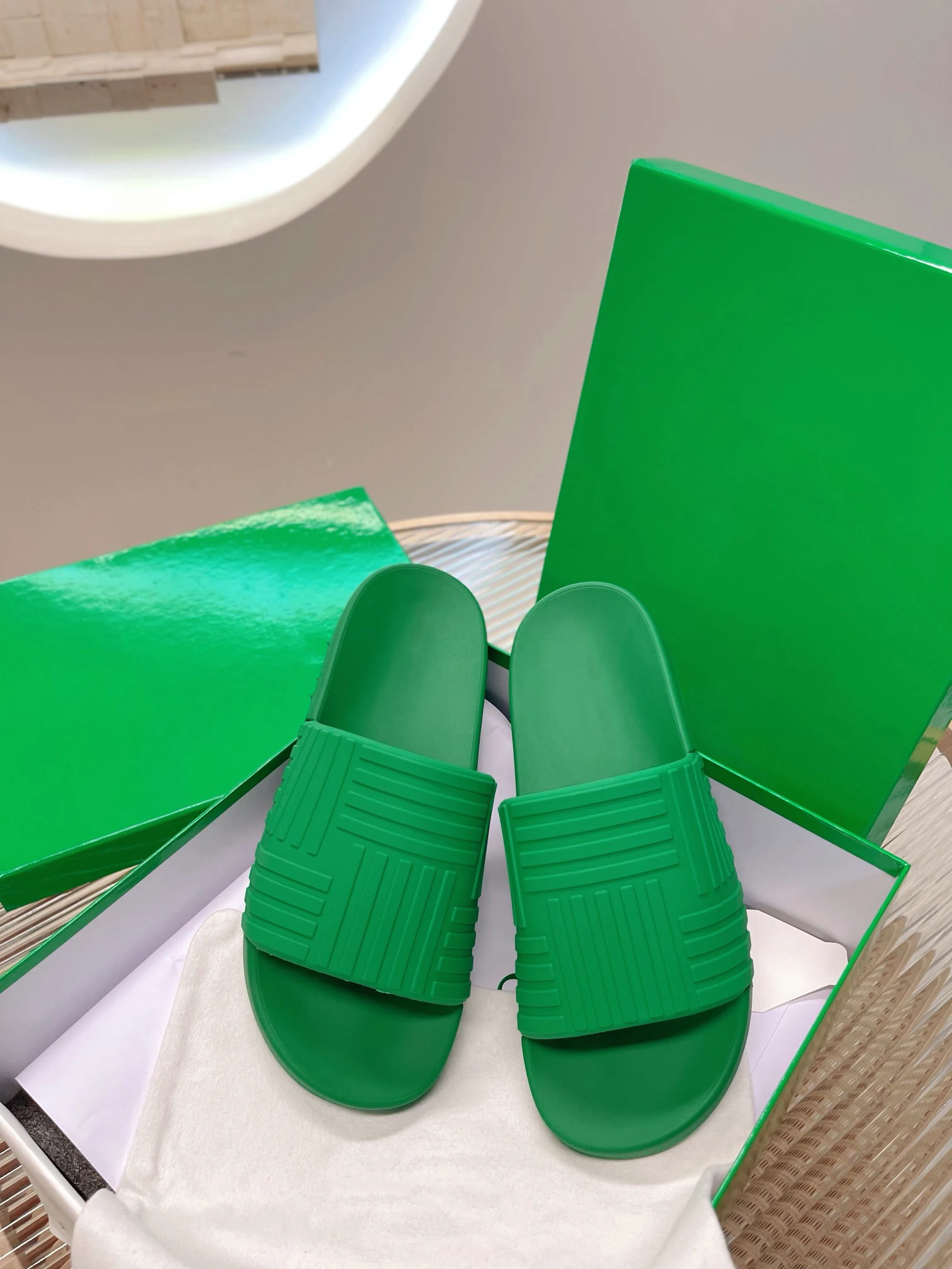 

Новинка Весна 2022, классические высококачественные Повседневные тапочки Haute Couture унисекс, роскошная упаковка, Подиумные дизайнерские цвета, ...