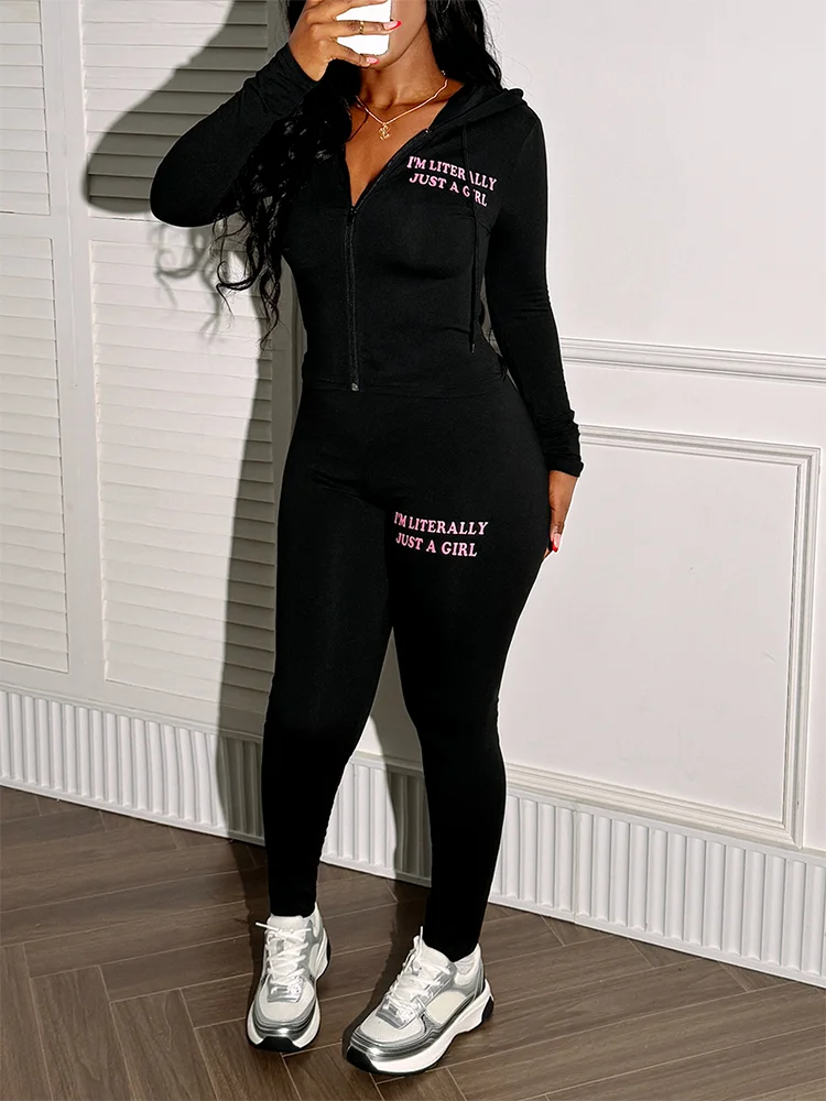 Женский спортивный костюм