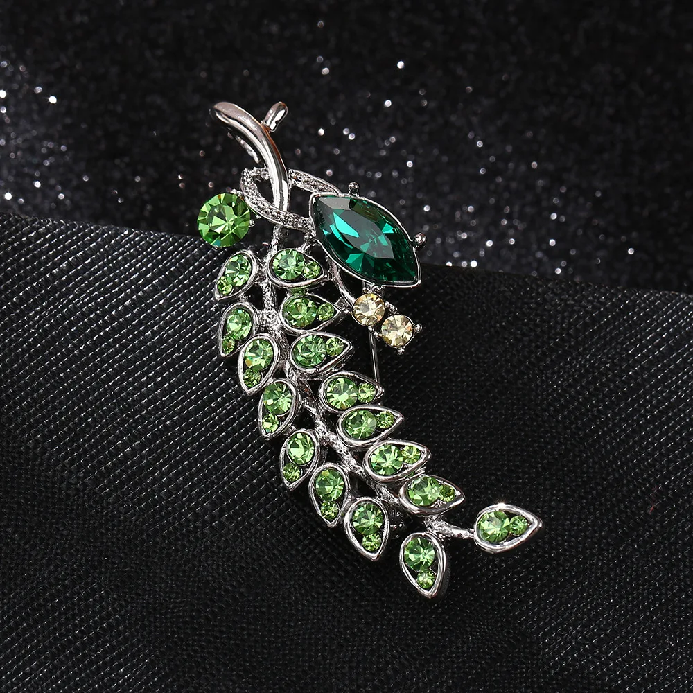 

Green Plant Leaf Crystal Brooches Pins Fashion Jewelry Metal Pin Accessories DIY Elegant Bouquet Corsage Lady Rhinestone Gifts