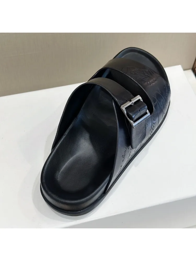 Мужские тапочки с узором и пряжкой из воловьей кожи ассиметричным рисунком