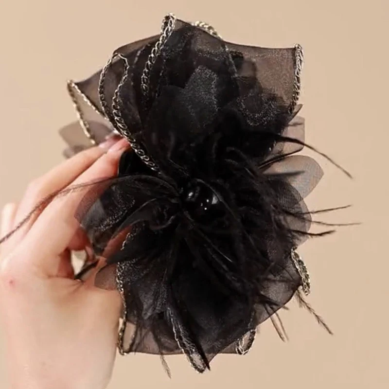 Корейская сетчатая заколка с перьями большая для волос черный пушистый меховой