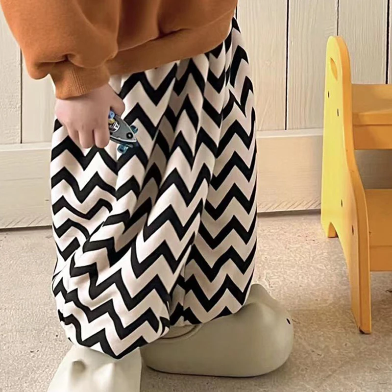 

Новинка 2023, корейские детские брюки для мальчиков и девочек, композитные Однокомпонентные Плюшевые Теплые повседневные брюки, модная одежда, детские брюки