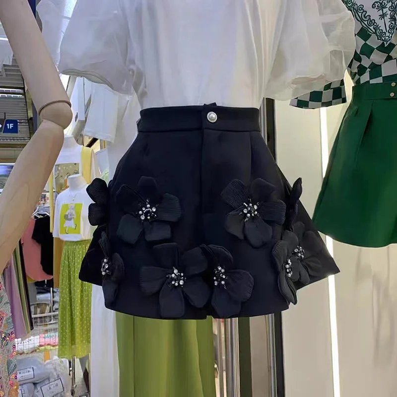 

PREPOMP 2023 Summer New Collection Embroidered Beadings Petal Appliques High Waist Casual Shorts Women GH772