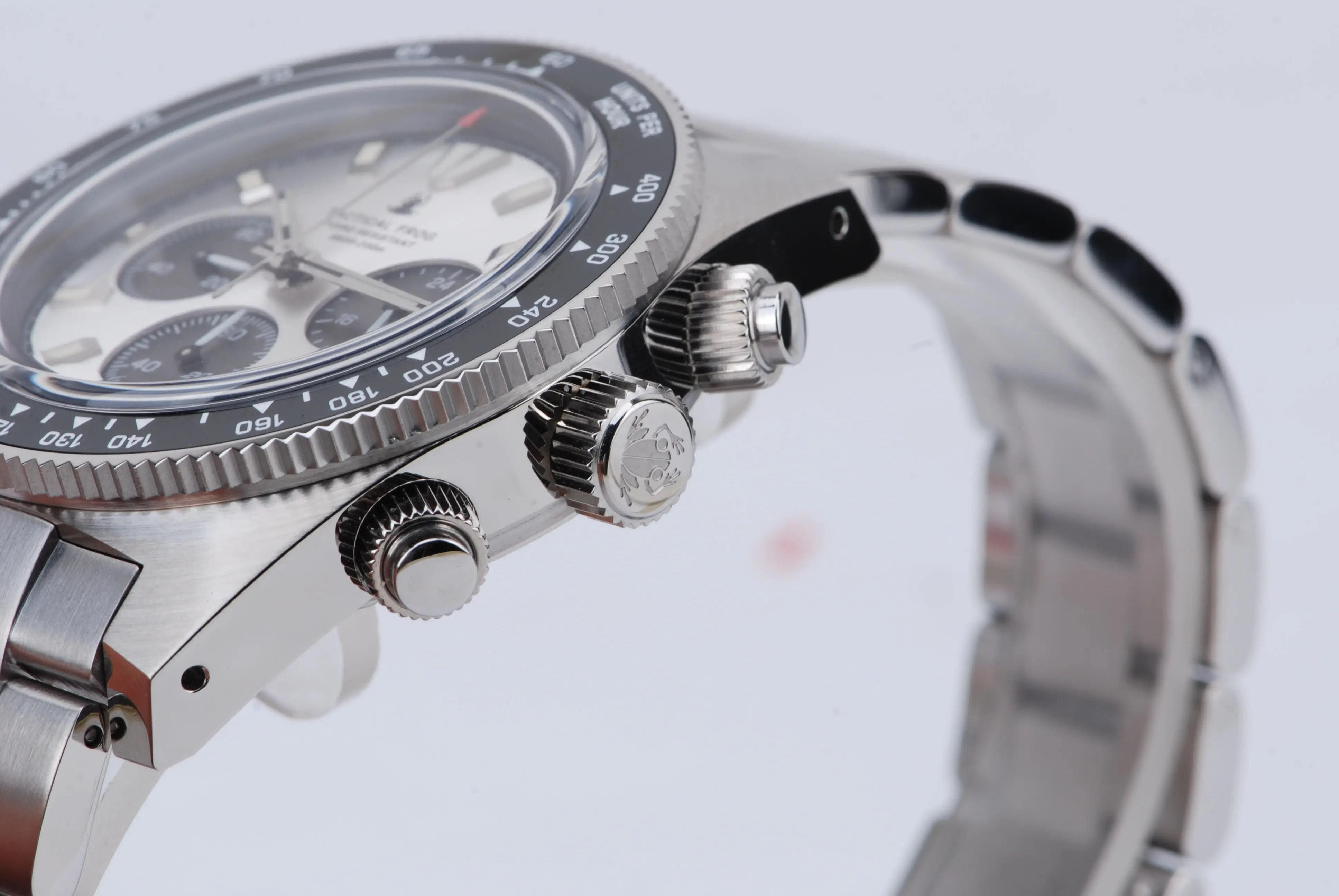 Часы-хронограф мужские тактические с солнечной батареей 200 м