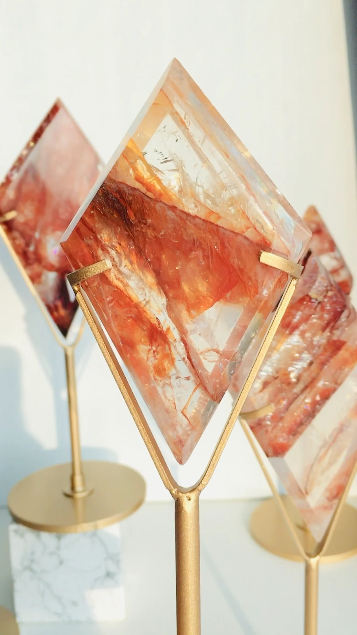 9 5*6 5 см с подставкой Натуральный дымчатый кварц ромбовидная форма розовый