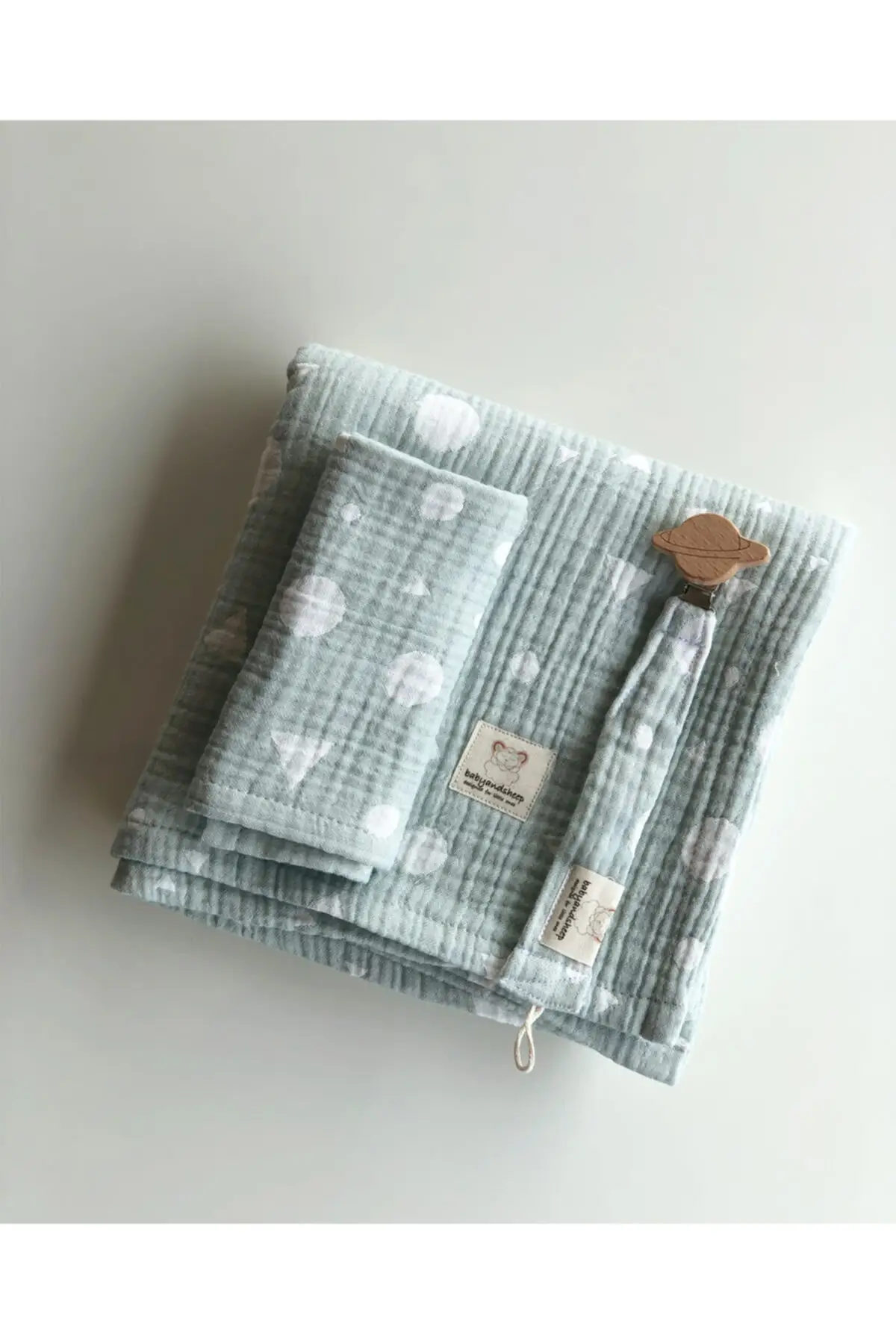 

Четырехслойное одеяло мятного цвета с геометрическим рисунком