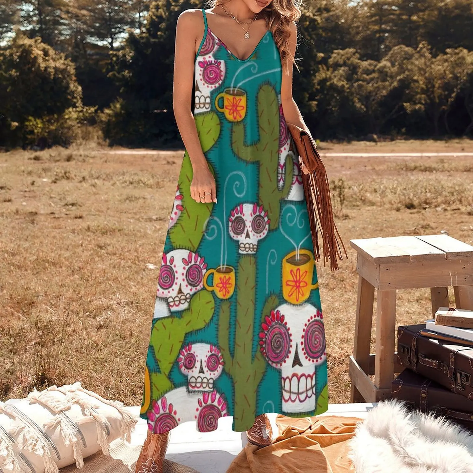 Длинное платье без рукавов с черепами кактусами и атомным кофе элегантное