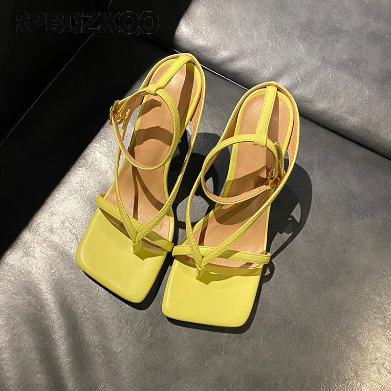 Сандалии из натуральной кожи с ремешком на щиколотке