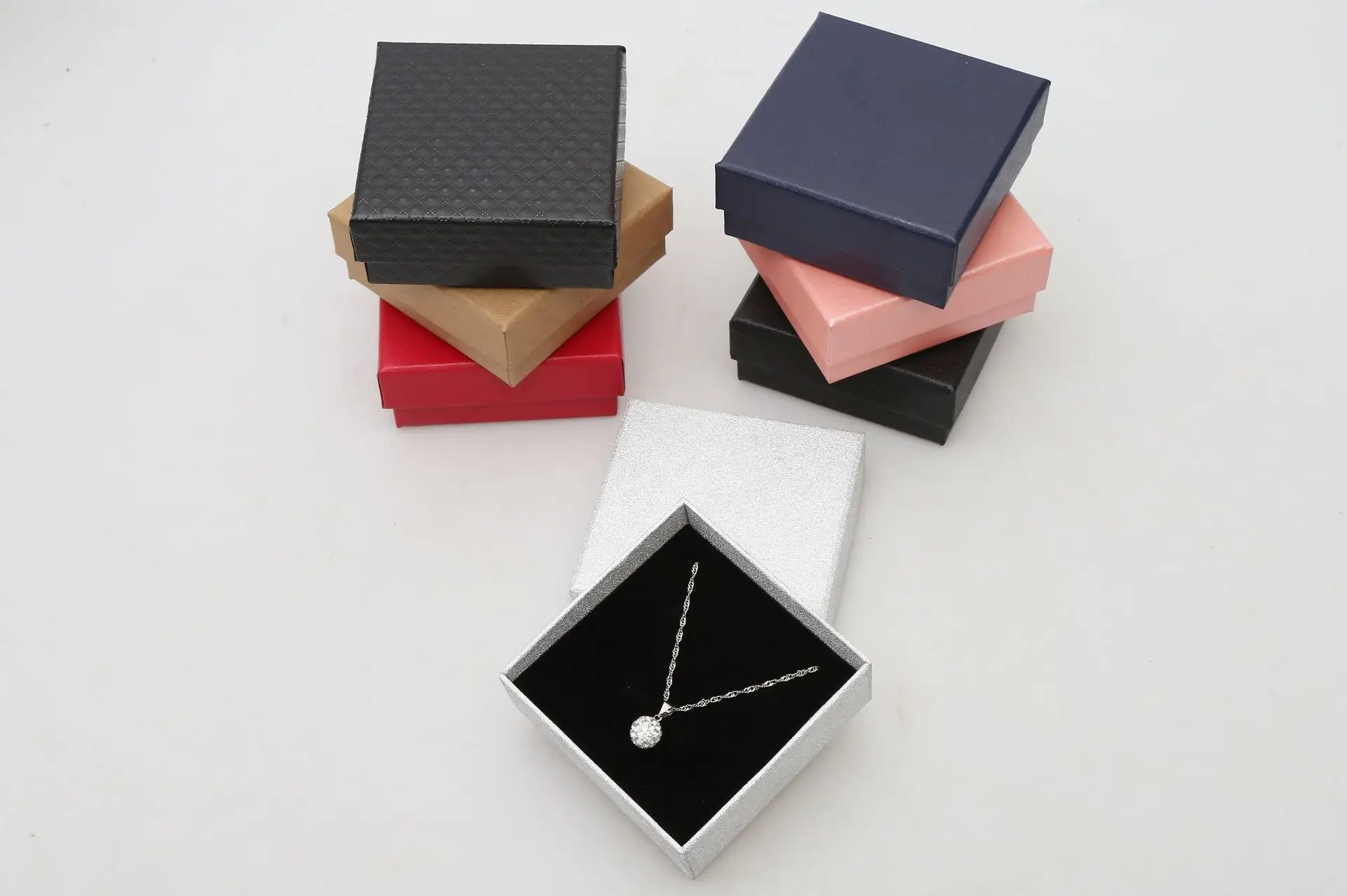 Vintage Cowhide Jewelry Exquisite Packaging Gift Box Factory Wholesale Waterproof Watches