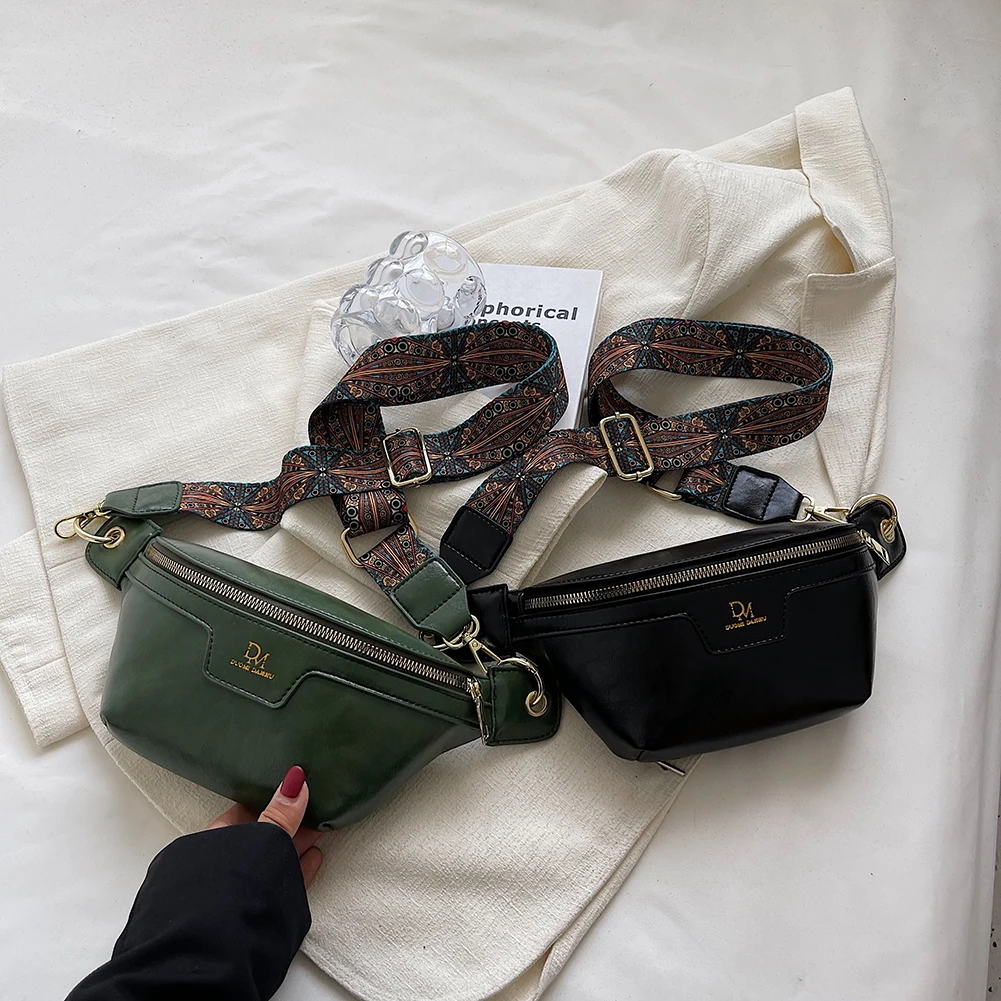 

Vintage Ladies Chest Bag Crossbody Bags Zipper Oil Wax Leather Shoulder Bag Designer Banana Waist Bag Retro Wide Strap Handbags