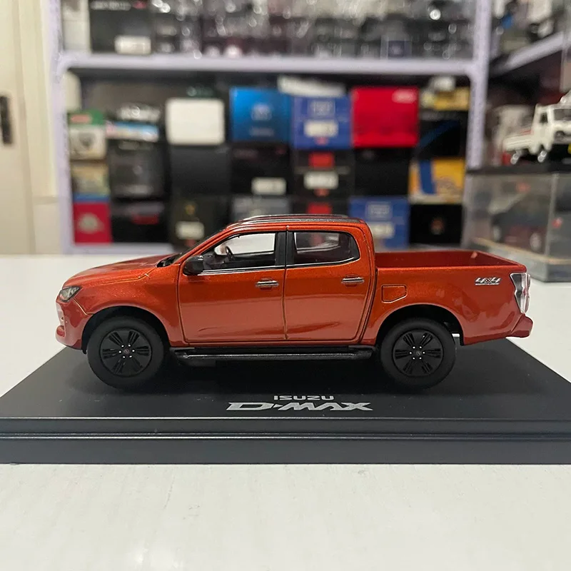 Фото Масштабная модель автомобиля ISUZU D-MAX DL40 2021 из сплава, коллекционная, 1:43 №3