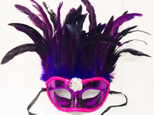 

Abundant Feathered Party Mask Purple Color
