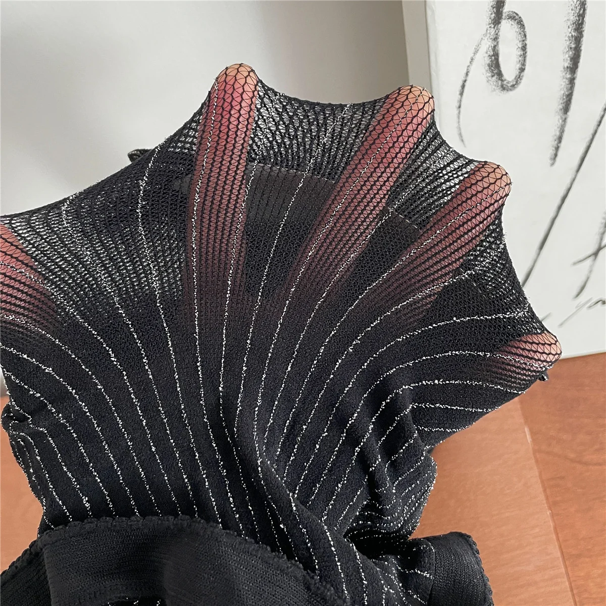New silver glitter, gold and silver, scallion, anti-hook, vertical stripe, thin and beautiful black mesh stockings and panties