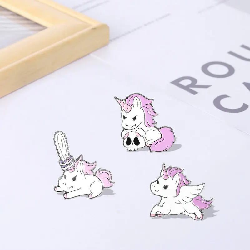 Эмалированная булавка с волшебным животным на заказ крылья лошади череп