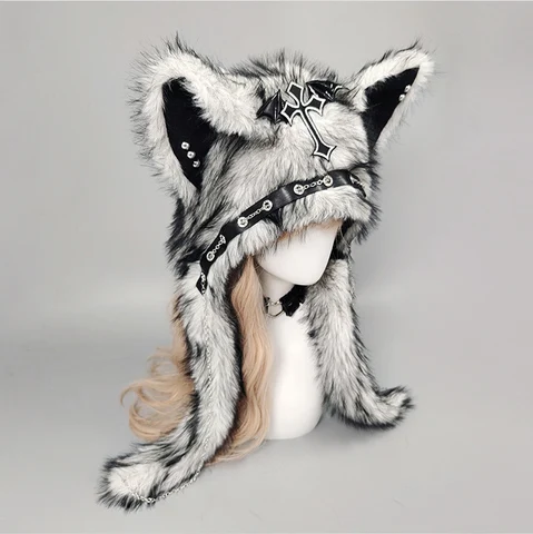 Плюшевая готическая шапка с ушками