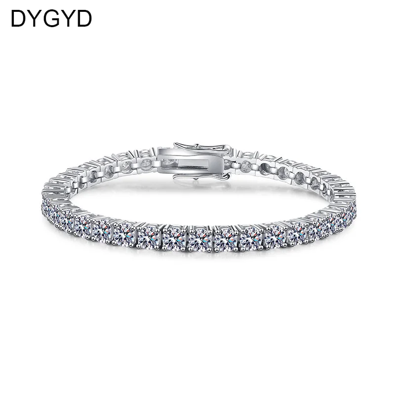 

Женский браслет из серебра 925 пробы с муассанитом и бриллиантами