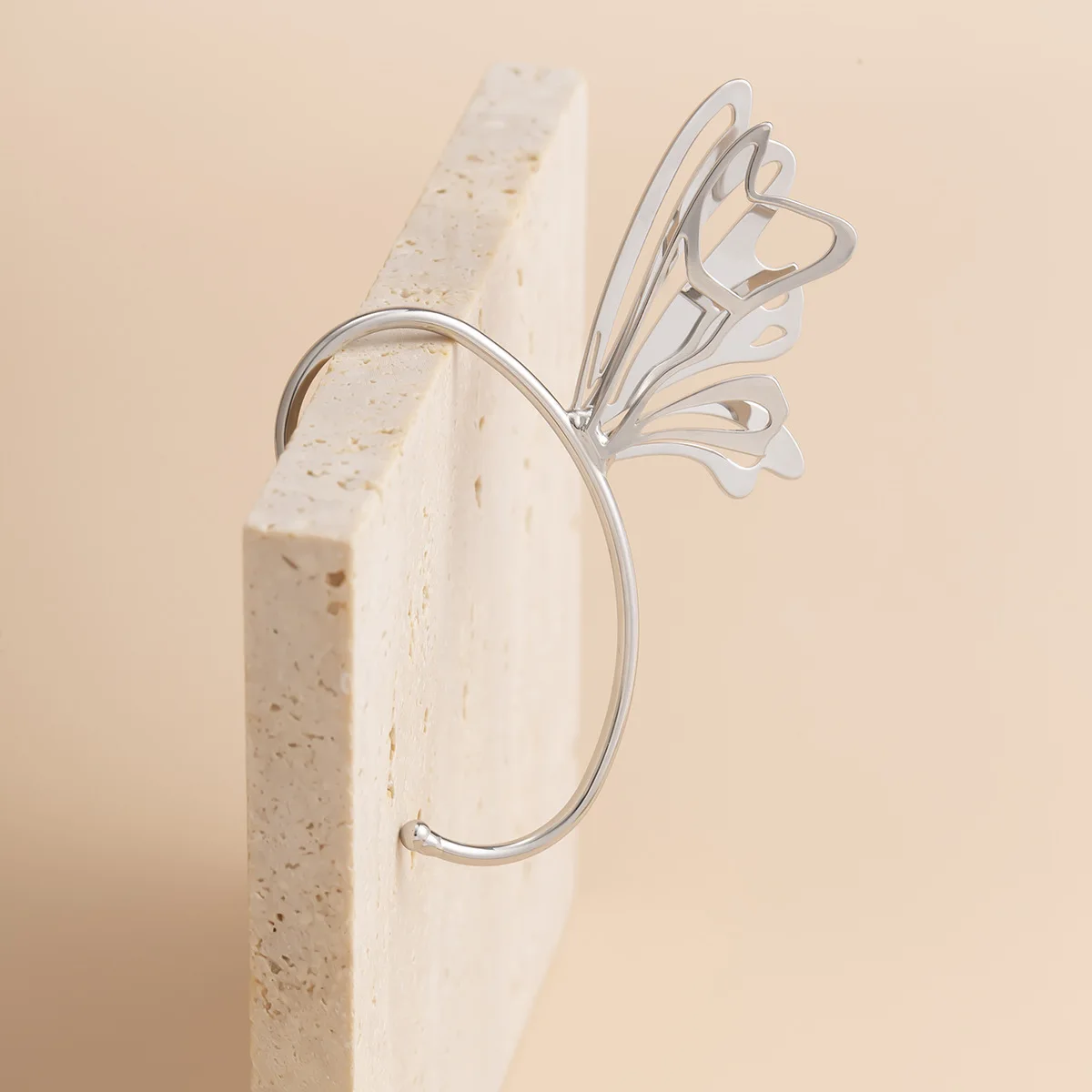 

Silver Statement Flying Butterfly Cute Clip On Earrings Ear Cuff for Women Ear Wrap Earcuff Cartilage Earring Boho Jewelry