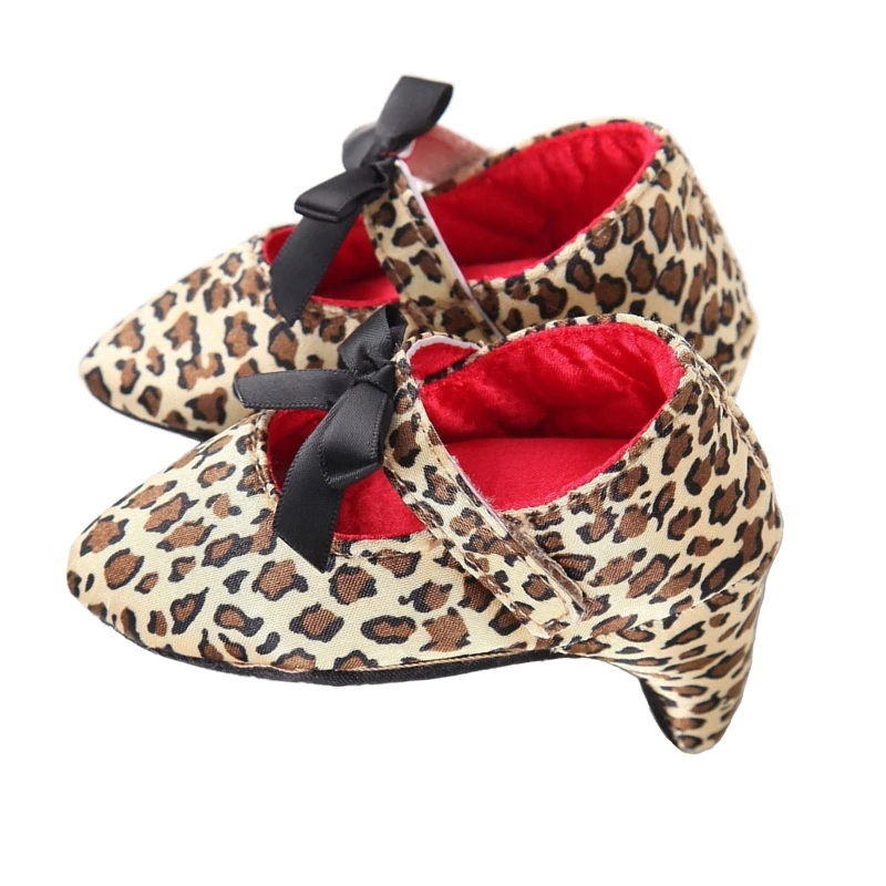 

1 пара, туфли на высоких каблуках с бантом