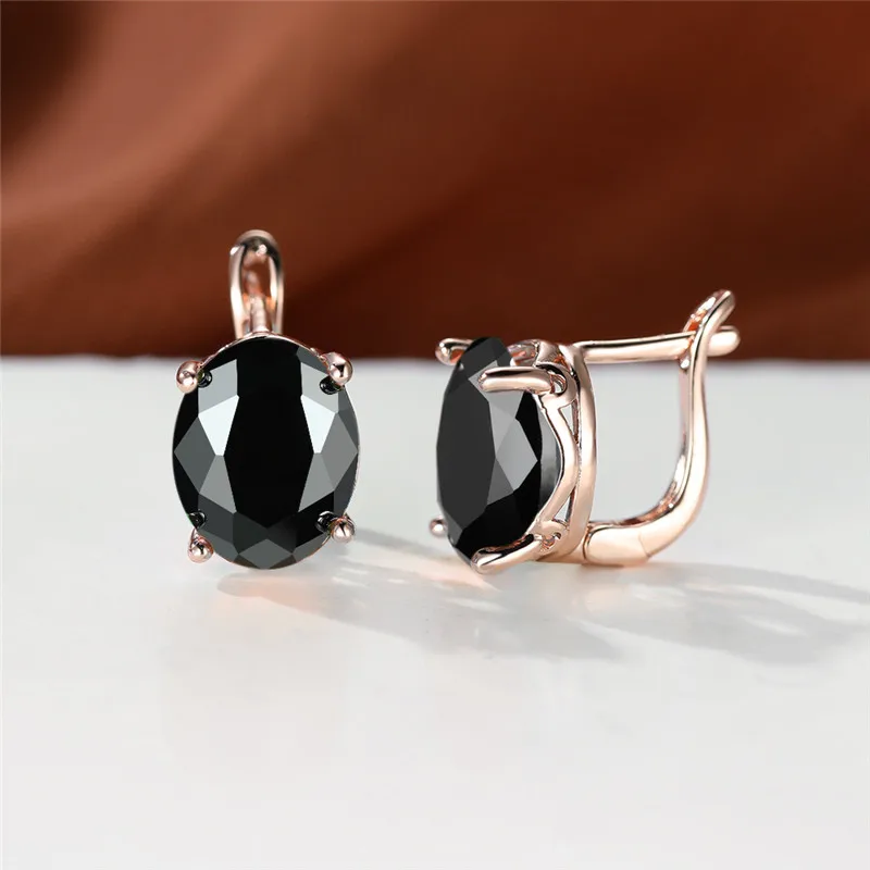 Серьги с радужными кристаллами и овальным камнем Разноцветные серьги цвет под