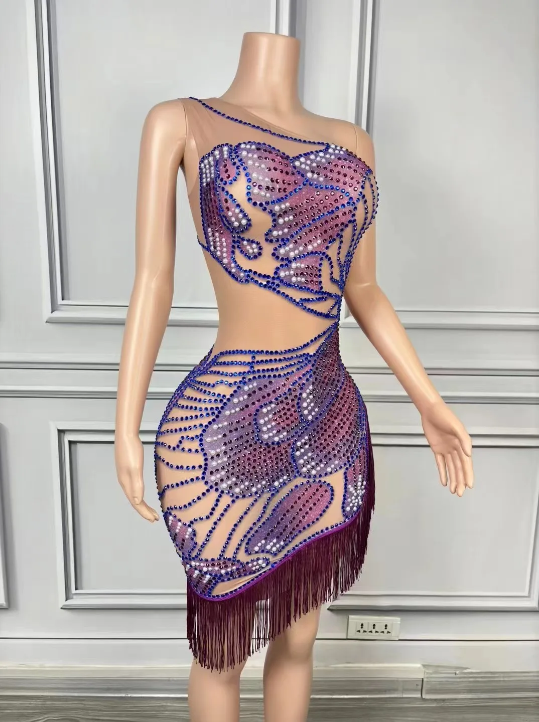 Дизайн на одно плечо эластичная короткая юбка с кисточками облегающая бедра