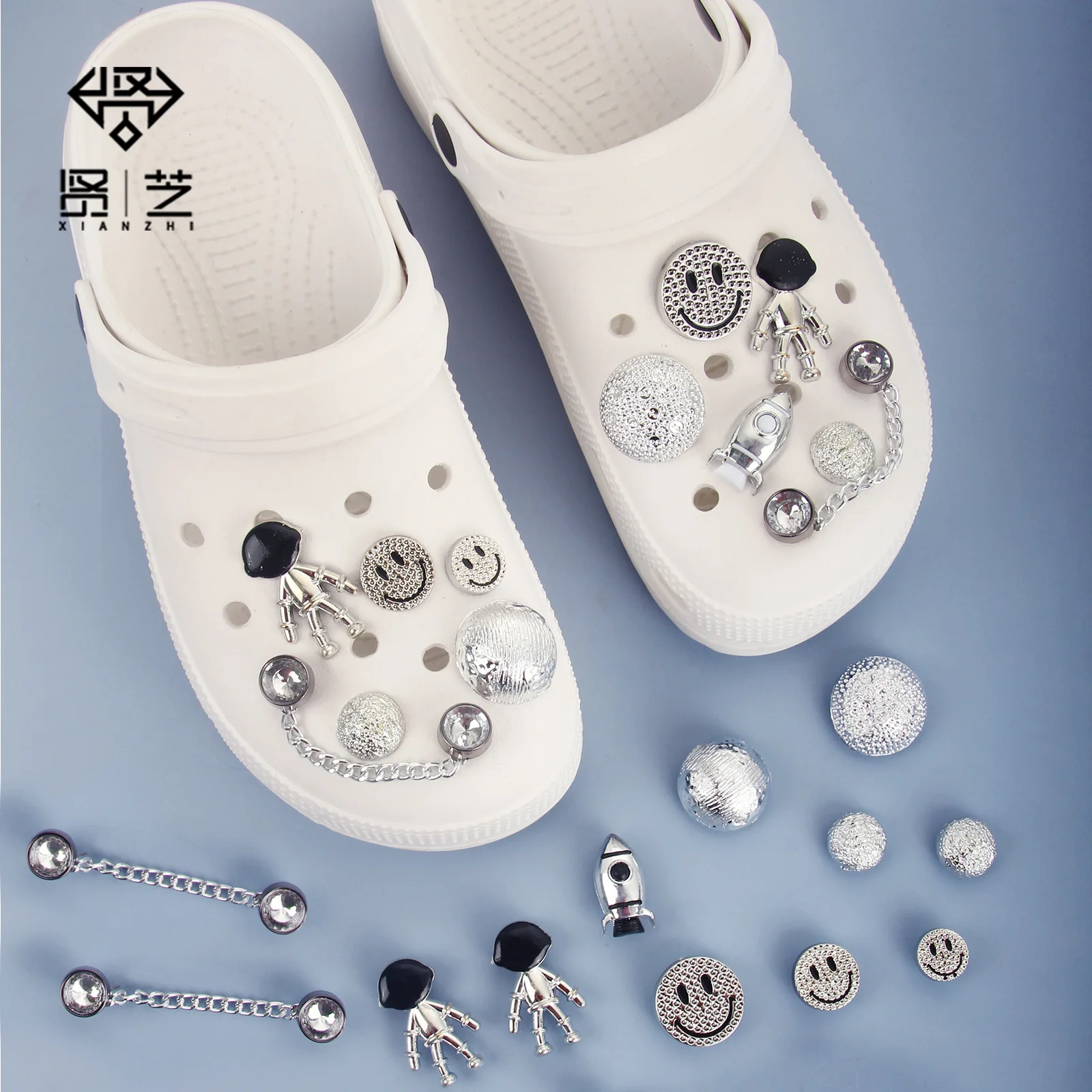 

Novel Single Sale Alien Shoe Accessories Cartoon Astronaut Pluto Garden Shoe Decoration Fit Croc Jibz Kid's X-mas Gifts