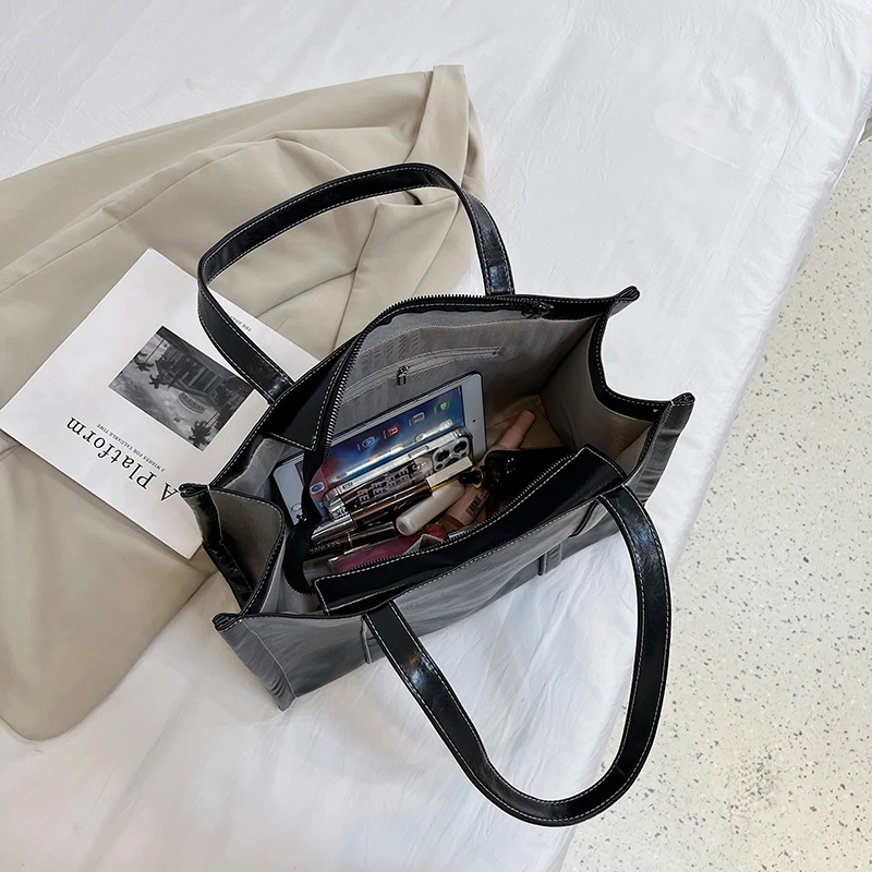 2023 Summer New Tide Women's Bag Solid Color Handbag Hong Kong Style Retro Oil Leather Shoulder Bag Simple Atmospheri Sac A Main