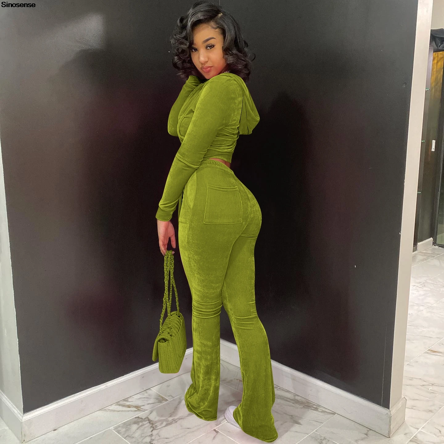 Женский спортивный костюм из двух предметов