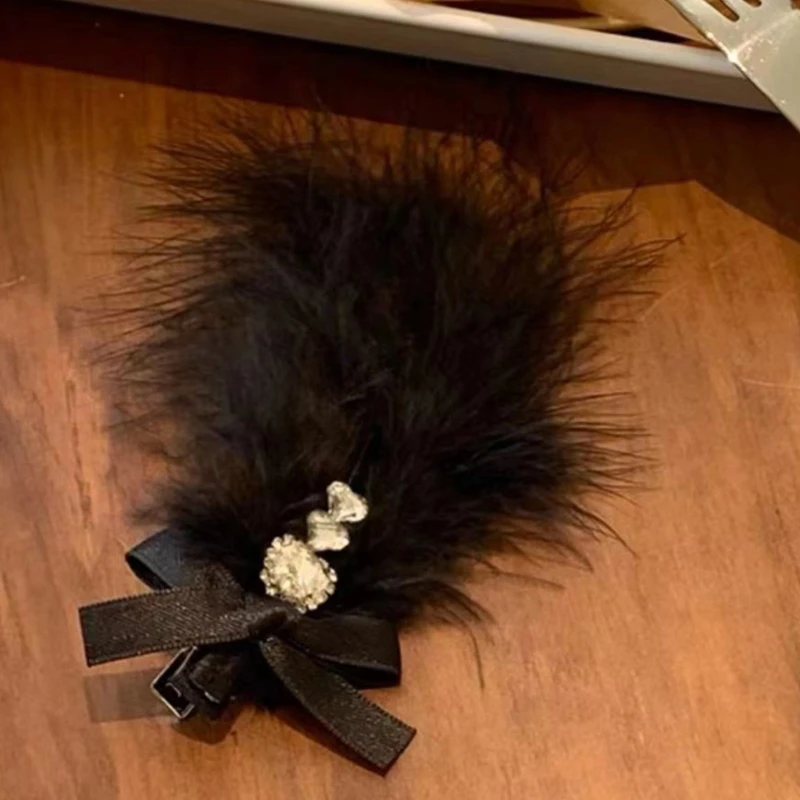 

Elegant Feather Hair Clip for Bride FlapperCostume Hair Dress Clip Bowtie Furry Side Clip Non-slip Hair Barrettes 28TF