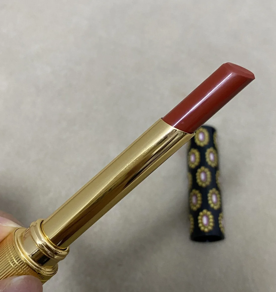 

Wholesale NEW Makeup Lipstick 1.8g Matte Moisturizing Nude Sexy Red Long Lasting Cosmetics +GIFT