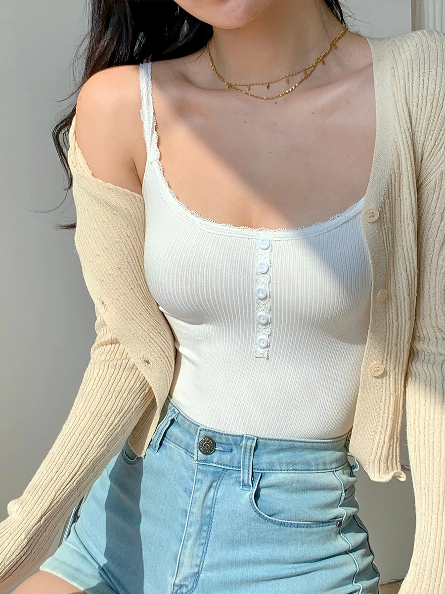 Женский кружевной топ с U-образным вырезом и пятью пуговицами