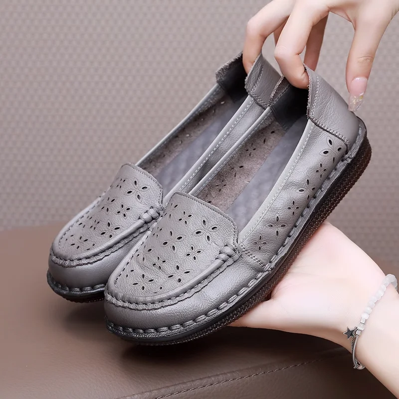 

Moccasins Mom Flats Shoes Soft Sole Loafers Round Toe ShoesNew Spring and Autumn Flat Sole Non slip Female Casual Leather Shoes
