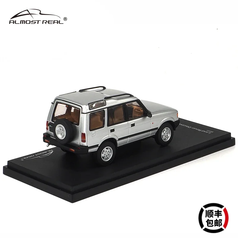 Оригинальная пятидверная серия Land Rover Discovery 1:43 серебро 1994 статическая