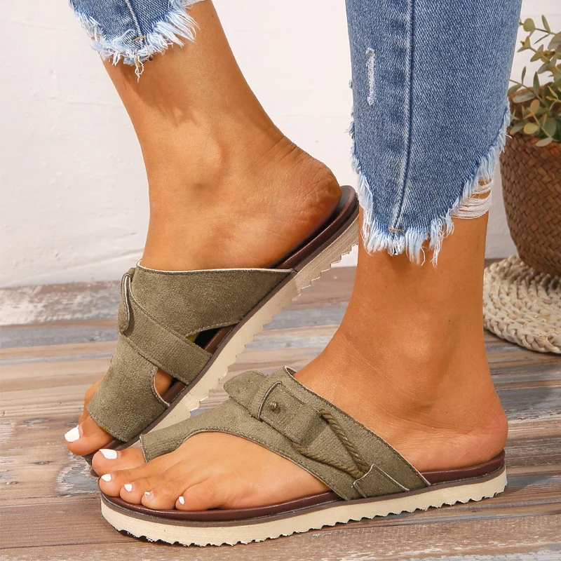 

Gladiator Slippers Woman Chic Clip Toe Buckle Belt Sandals Ladies Retro Rivet Studs Mule Slides Summer Flat Beach Shoes