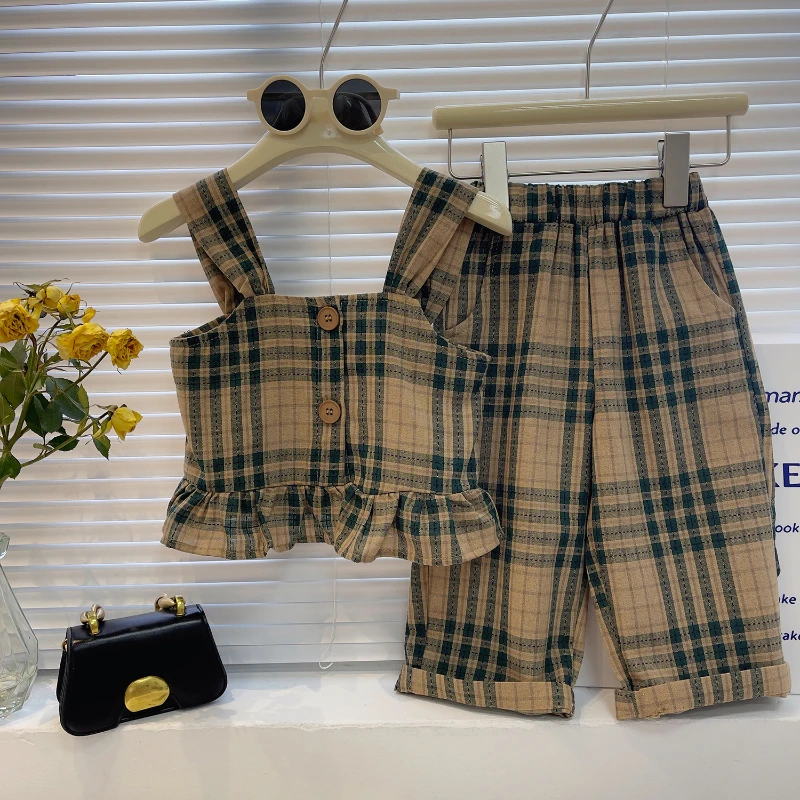 

2023 Summer Girls' Grid Vest and Nine-point Pants Set, Baby Two-piece Children's Casual Wear Girl Clothes