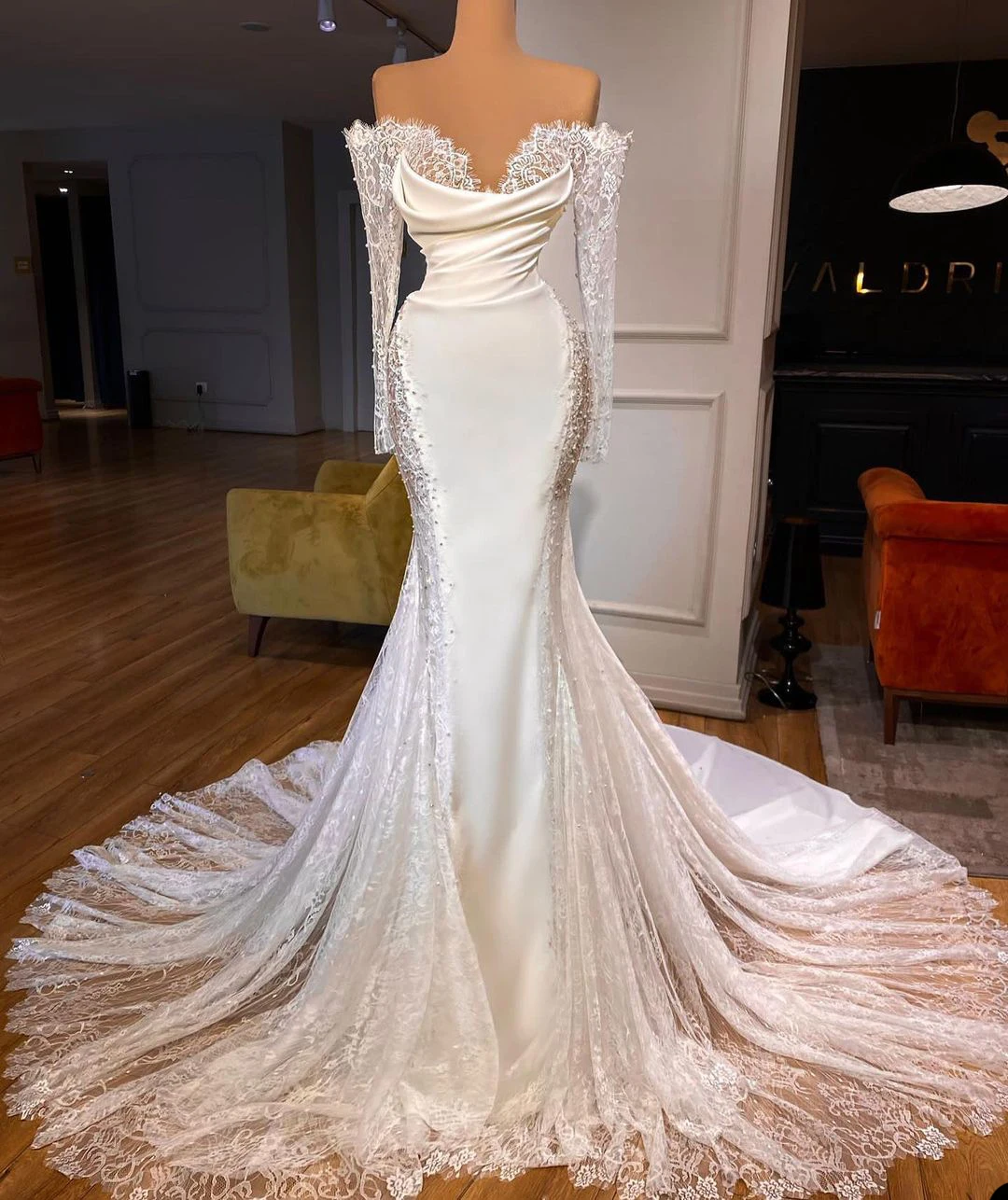 

Elegant White Mermaid Wedding Dresses Designed Vintage Long Sleeve Lace Vestidos De Noiva Bridal Gown Custom Made