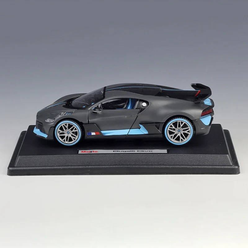 

Модель спортивного автомобиля Bugatti Divo в масштабе 1:24, литье под давлением, игрушка подходит для коллекционных металлических автомобилей, коллекционные аксессуары