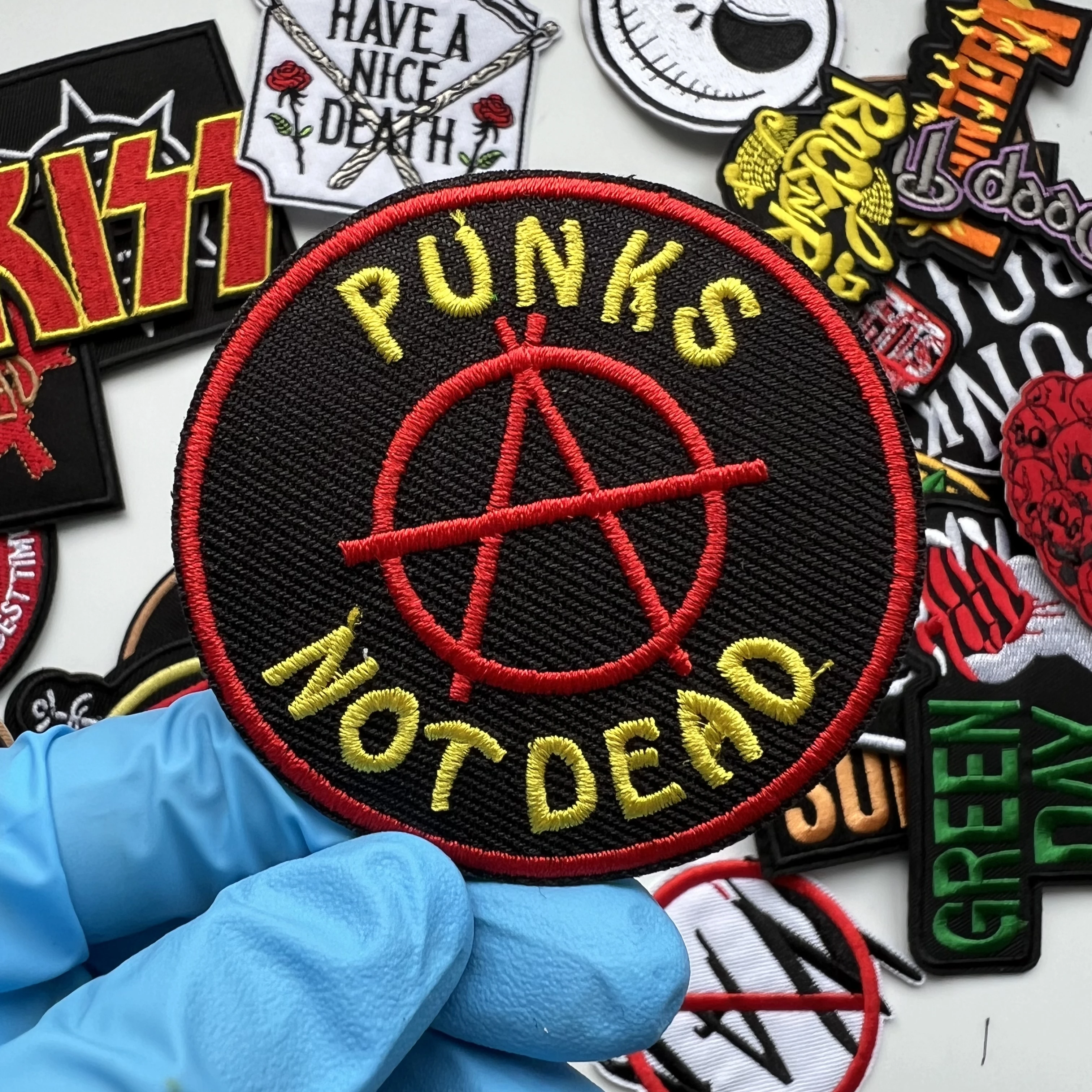 Нашивка с вышивкой в стиле панк-рок и ролл
