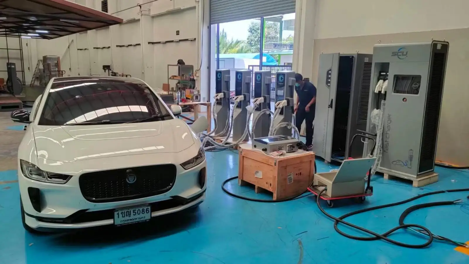 Рисунок 6 - Зарядное устройство для электромобиля