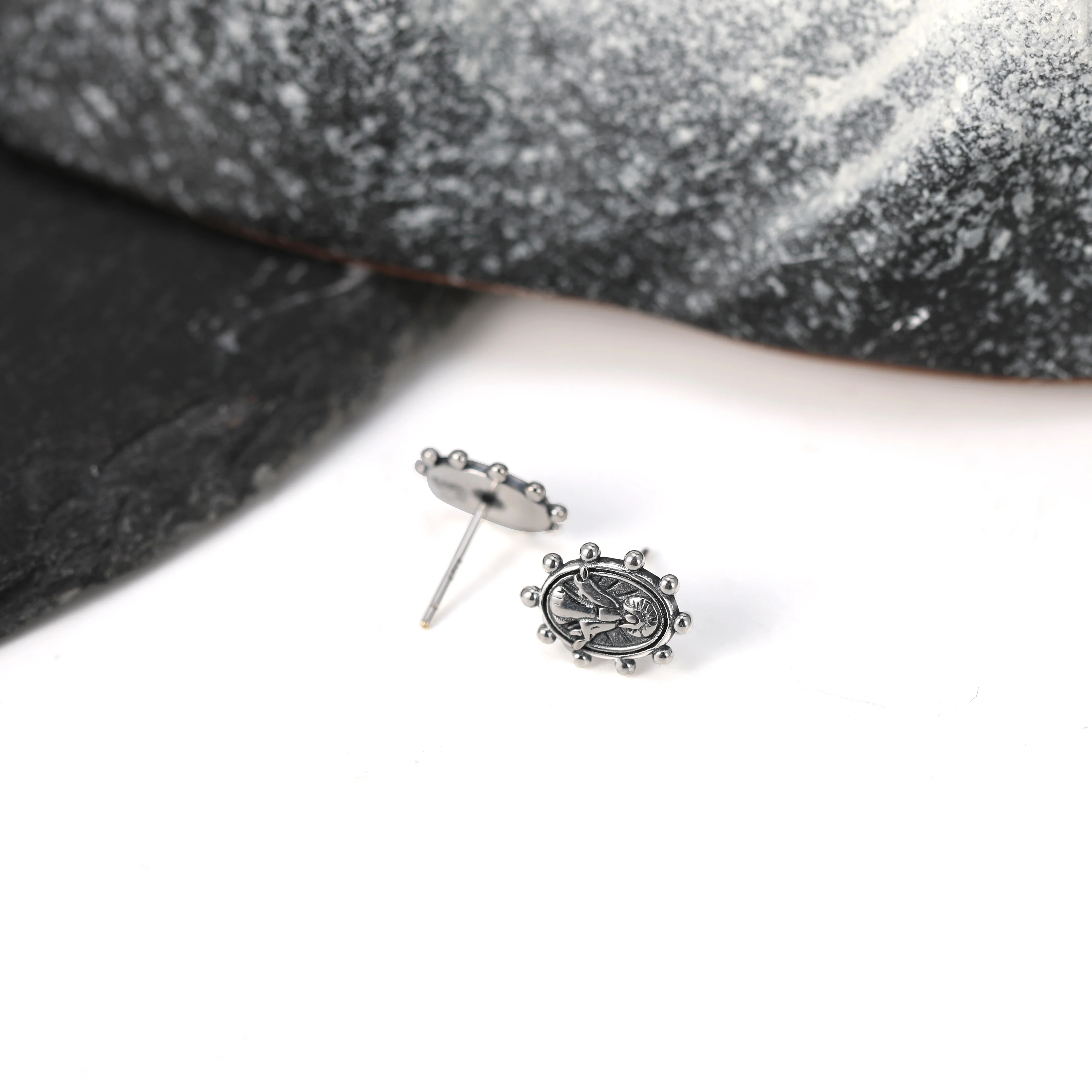 Фото Серьги-гвоздики из стерлингового серебра ED030 S925 James Avery Virgin Mary №4
