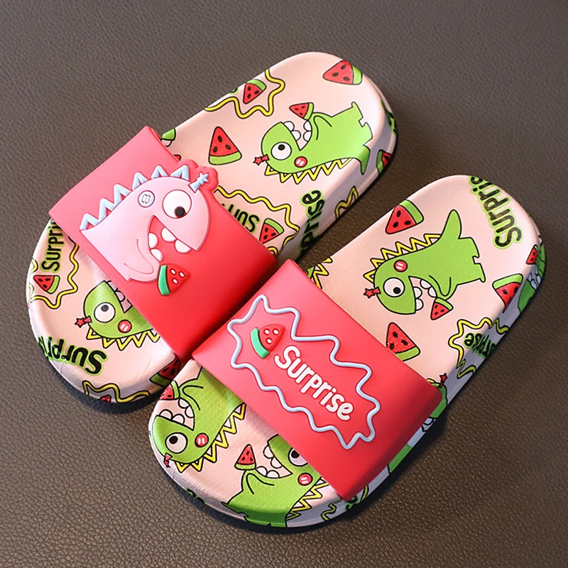 

Тапочки детские с динозавром-сюрпризом, домашние тапочки для мальчиков и девочек с милым мультяшным рисунком, летняя модная повседневная н...