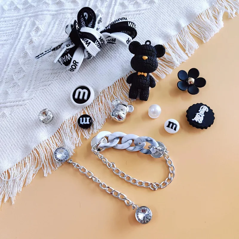 New Arrivals 13 Pcs/Set Woolly Bear Lace Set Designer Chain Shoe Trend Quality Clogs Shoe Decorations Elegant Lovable