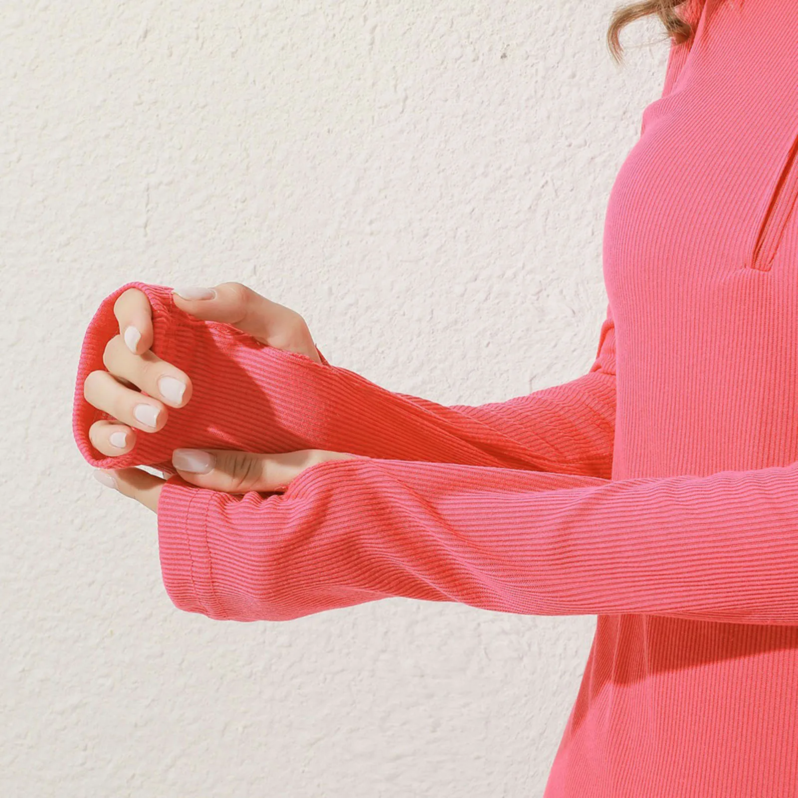 

Женское трикотажное платье с длинным рукавом, V-образным вырезом и открытой спиной